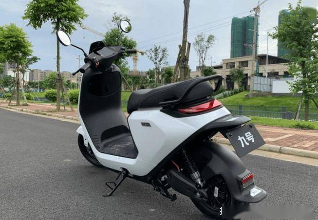 性能强续航远这款2500元左右的60V22Ah石墨烯电池电动车值得选