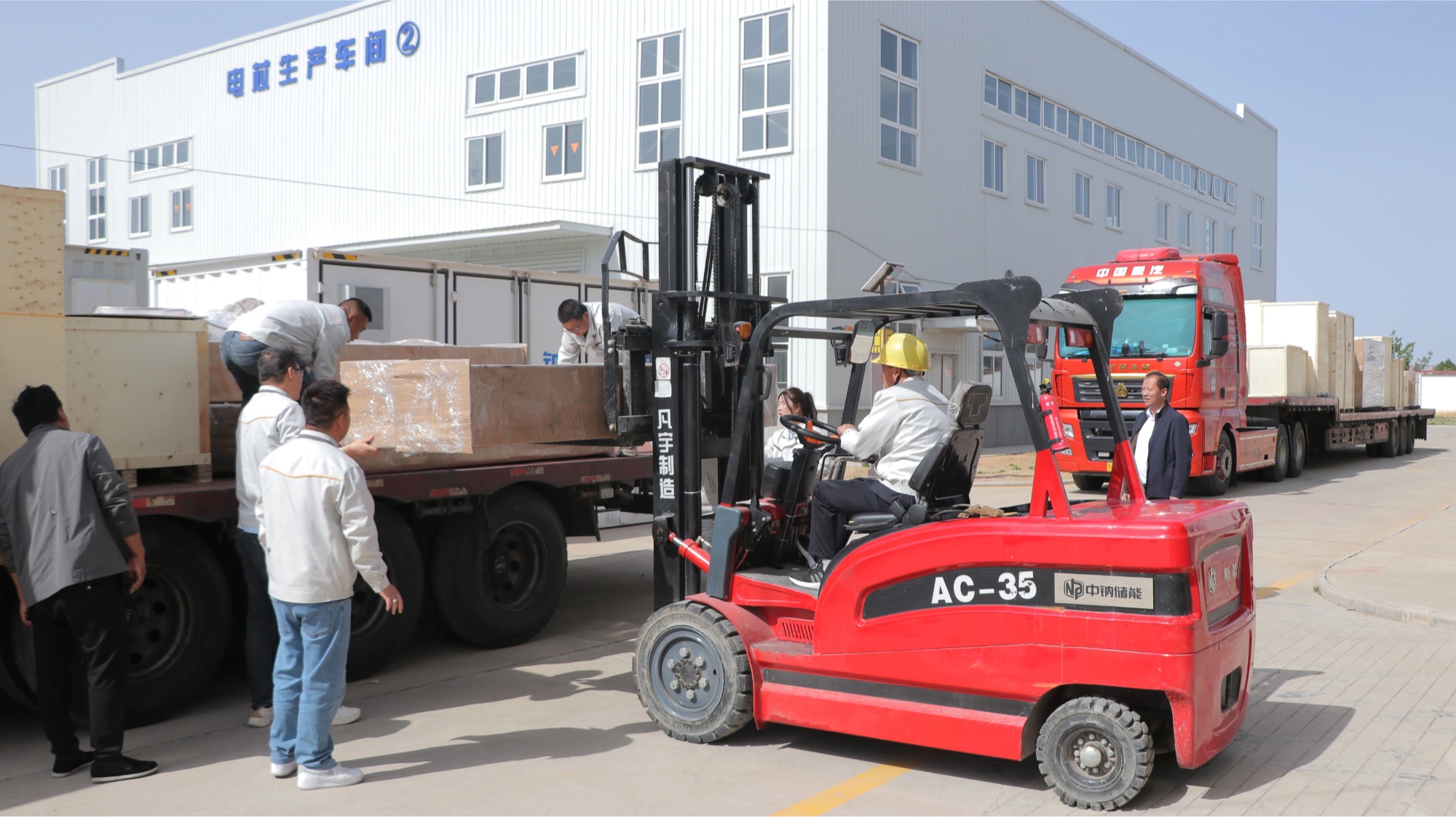 中钠储能甘肃二期项目加速 石墨烯钠离子电芯生产线设备进场